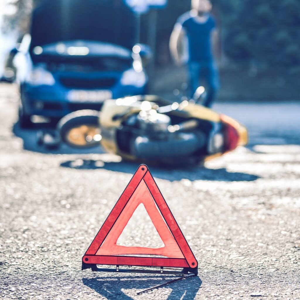 Jovem em moto fica ferida após ser arrastada por carro em Conchal