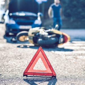 Jovem em moto fica ferida após ser arrastada por carro em Conchal