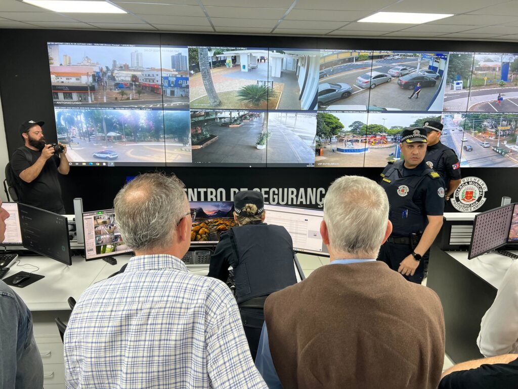 Prefeito Chico entrega Centro de Segurança e Inteligência da Gama
