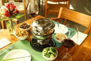 Vitorino Pizza e Cozinha, do Vitória Hotel Paulínia, promove em julho Festival do Fondue