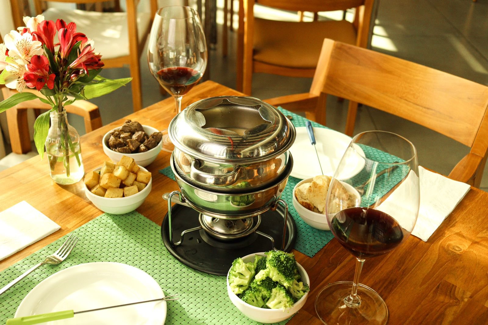 Vitorino Pizza e Cozinha, do Vitória Hotel Paulínia, promove em julho Festival do Fondue