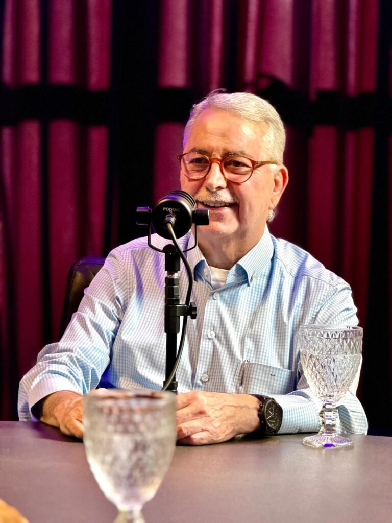 O prefeito de Americana, Chico Sardelli (PL), autorizou o pagamento da folha de salários dos servidores municipais nesta sexta-feira (2), antecipando a medida que poderia ser feita até o quinto dia útil do mês subsequente ao mês trabalhado, que seria apenas no dia 6.