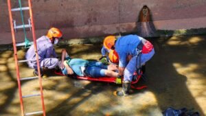 Homem de 50 anos cai de uma altura de 5 metros em ribeirão em Limeira