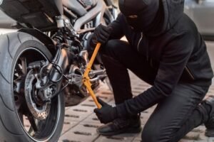 Homem é atropelado duas vezes em Limeira após tentar impedir moto de ser roubada por bandido