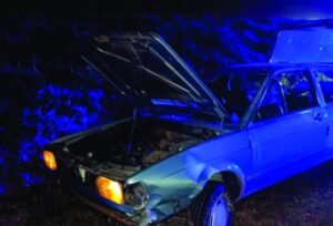 Mulher viaja em cima de capô de carro após briga com companheiro em Indaiatuba