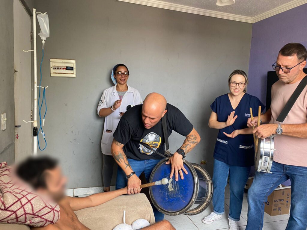 Hortolândia inicia projeto para levar música a pacientes acamados em suas casas