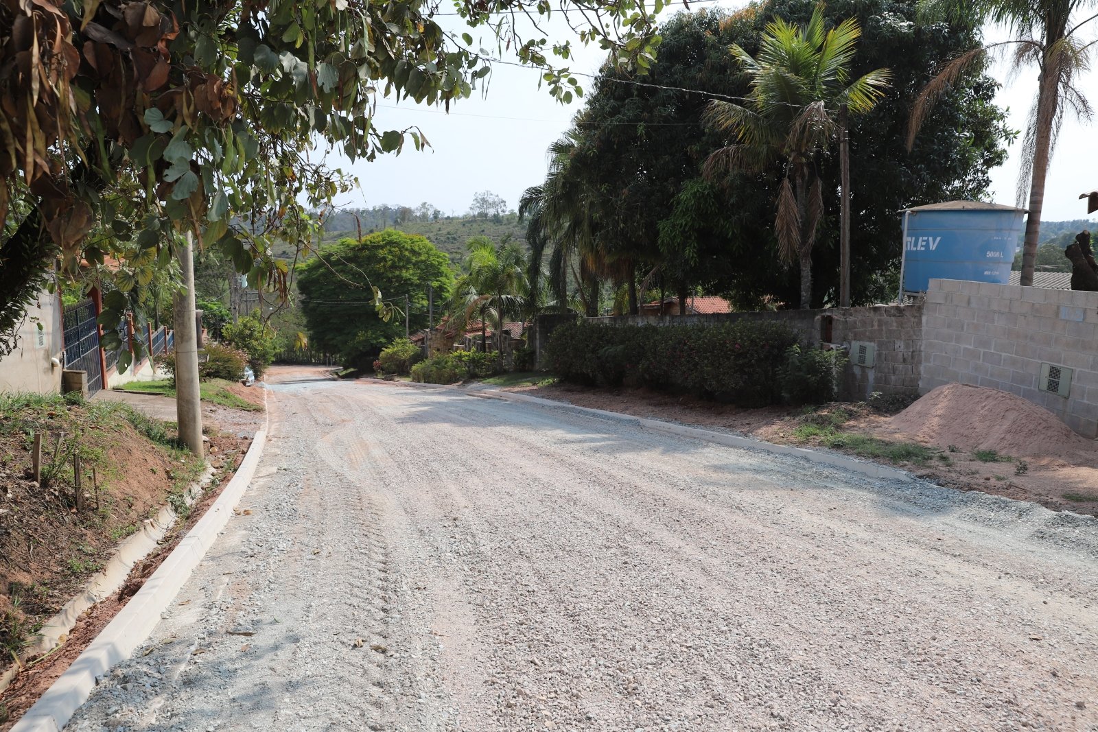 Louveira inicia pavimentações no Monterrey, Santo Antônio, Engenho Seco, Arataba e Pau a Pique