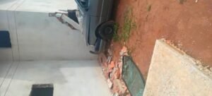 Motorista embriagada bate carro em casa em construção em Pirassununga