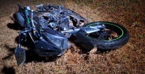 Mulher morre em Limeira após moto em que estava como passageira bater em placa
