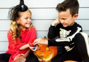 No Halloween, caça aos doces e pintura artística diverte criançada no Paulínia Winner Mall Shopping