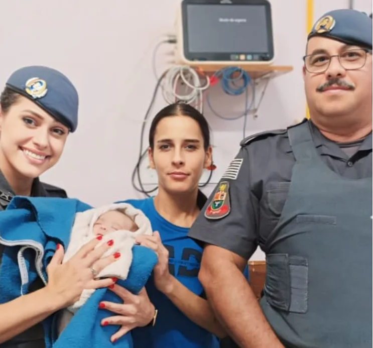 Policiais salvam a vida de bebê recém-nascido engasgado em Rio Claro