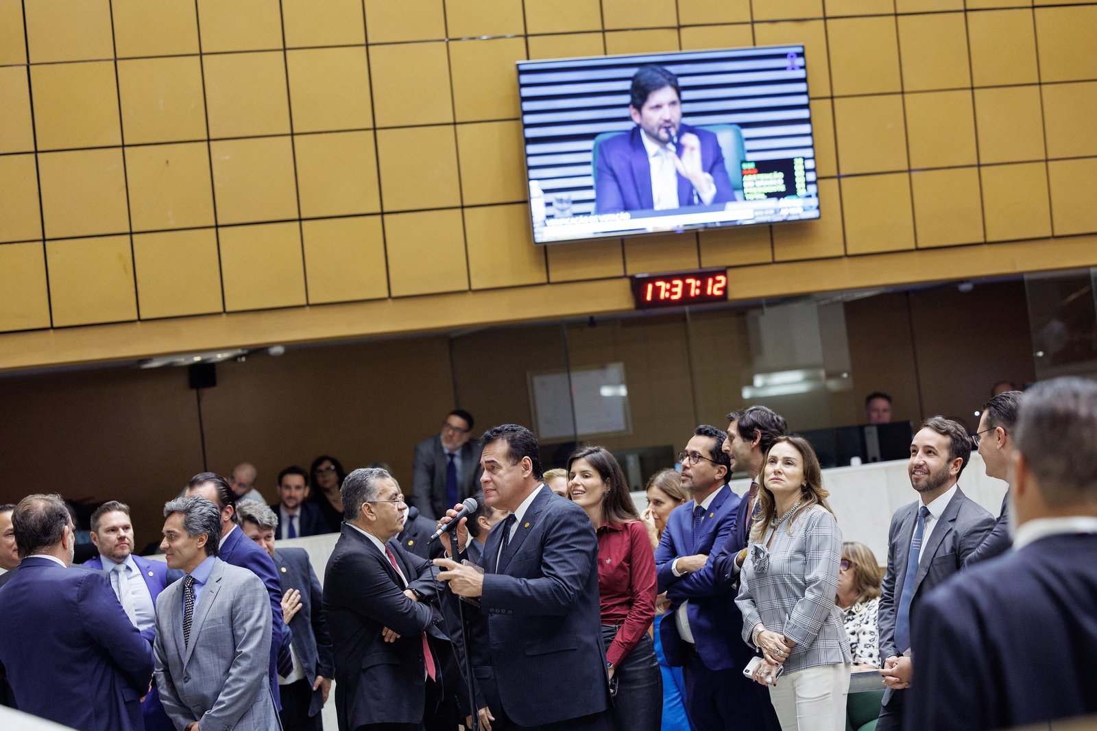 Proposto pela deputada Marina Helou (Rede) e assinado por outros 42 parlamentares da Casa, o projeto altera a lei 12.730/2007, incluindo novos dispositivos e regramentos sobre o uso dos dispositivos à norma vigente.