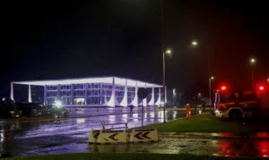 A Polícia Civil do Distrito Federal informou que já deu início "às primeiras providências investigativas e a perícia foi acionada ao local".