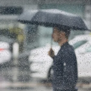 Além das pancadas de chuva, o Cepagri alerta para a possibilidade de temporais ocasionais, especialmente nas tardes em que o sol se abre, intensificando as áreas de instabilidade e sustentando chuvas mais fortes e descargas elétricas.