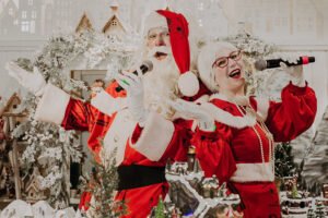 O destaque maior do espetáculo ficará por conta dos pot-pourris que reunirão vários estilos e hits nacionais e internacionais. Entre eles, um dos números de maior destaque será o We Wish You a Merry Christmas, cantado em diversos idiomas em nova versão, com músicas latino-americanas, francesas e italianas, além de uma referência aos animes japoneses.