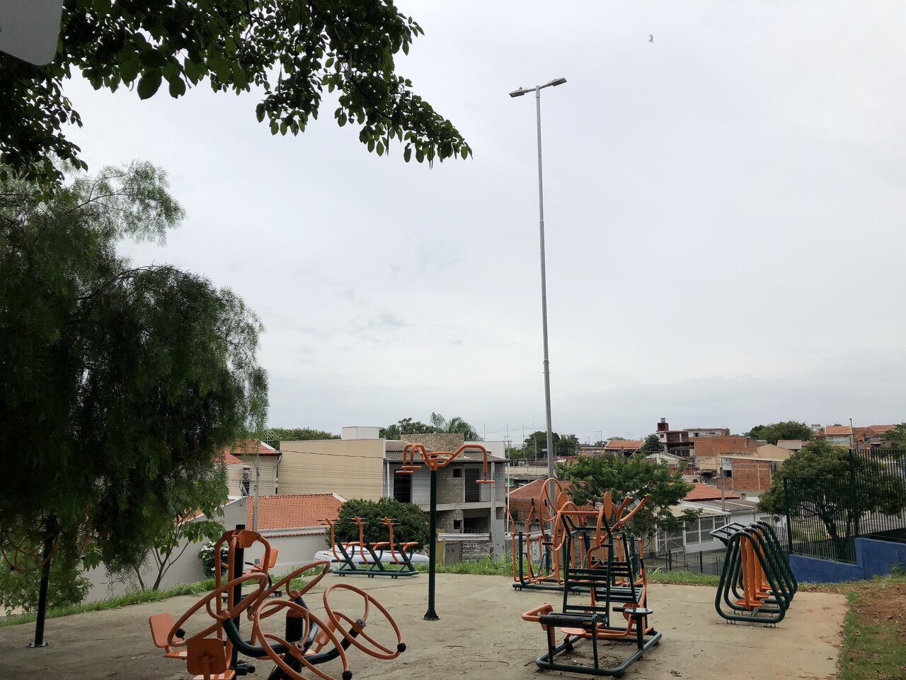 Hortolândia instala iluminação de LED em sete praças de diferentes regiões