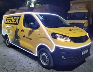 A entrega de presentes deverá ser feita presencialmente, no ponto de entrega indicado no blog. As datas de início e fim do período de adoção variam por estado. Todas as informações sobre prazos de adoção e entrega de presentes também estão no Blog.
