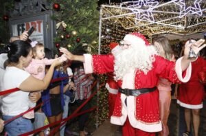 Papai Noel chega de Maria Fumaça em Jaguariúna no dia 6 de dezembro