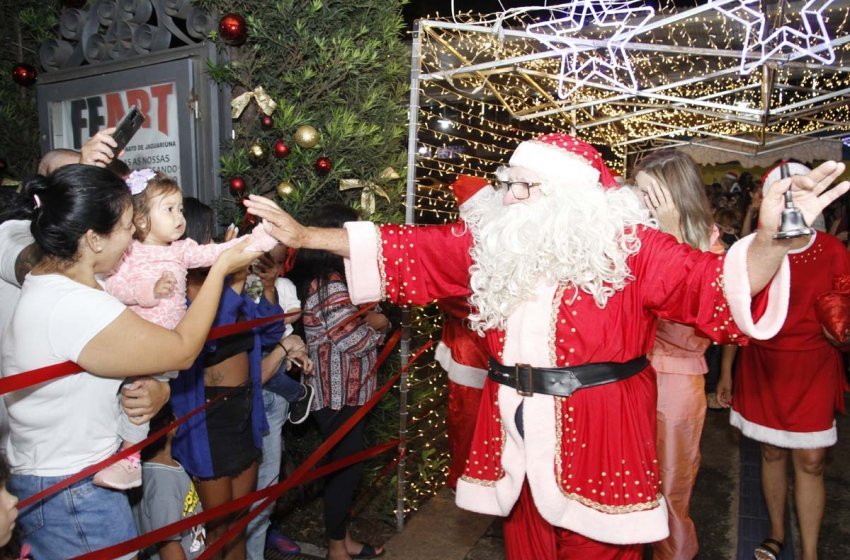Papai Noel chega de Maria Fumaça em Jaguariúna no dia 6 de dezembro