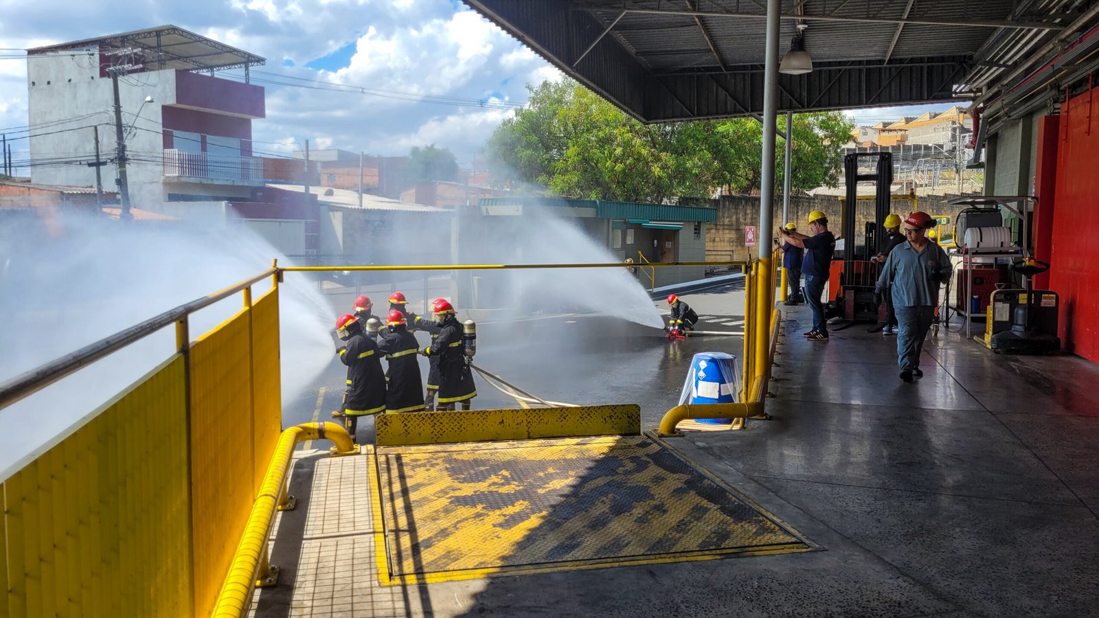 Com a participação de órgãos públicos, treinamento foi realizado na tarde deste sábado, 23/11, pela empresa Croda do Brasil.