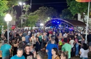 1ª edição de festival de rock de Araras reúne 1.500 pessoas no Calçadão