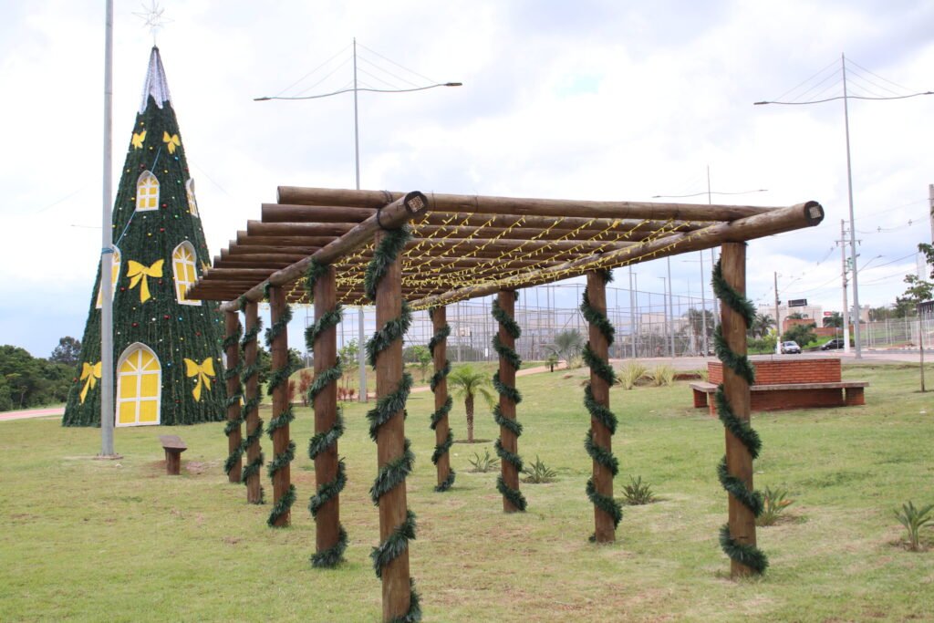 Espaços Públicos de Hortolândia recebem decoração especial de Natal