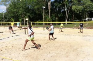Jaguariúna inaugura quadras públicas de beach tennis e vôlei de praia no Parque dos Lagos