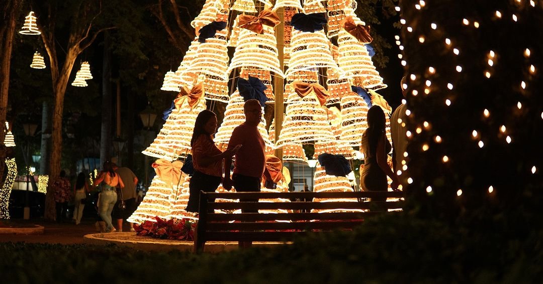 Luzes de Natal tomam conta de Socorro e deixam a cidade encantadora