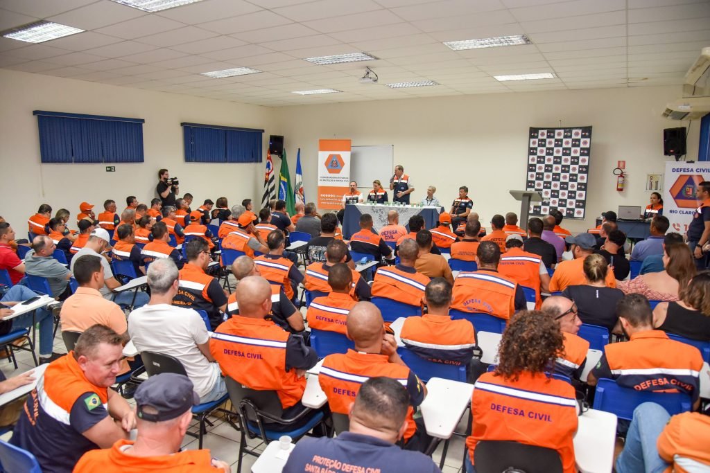 Mais de 30 cidades paulistas participam em Rio Claro de treinamento sobre chuvas