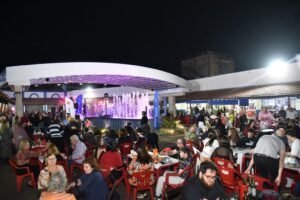 Mercado Municipal de Rio Claro recebe show de Playmohits 80 na sexta-feira