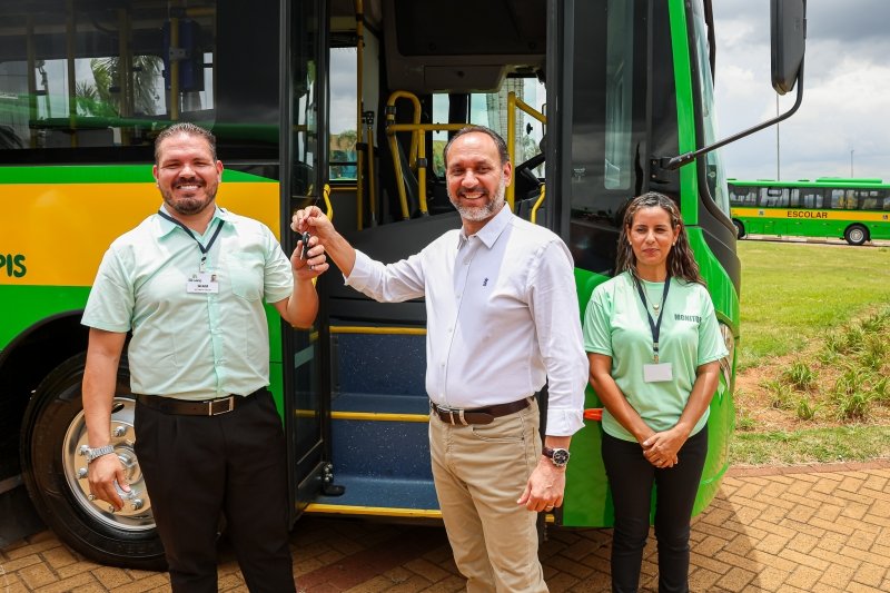 Prefeitura de Paulínia entrega nova frota de transporte escolar com tecnologia e acessibilidade