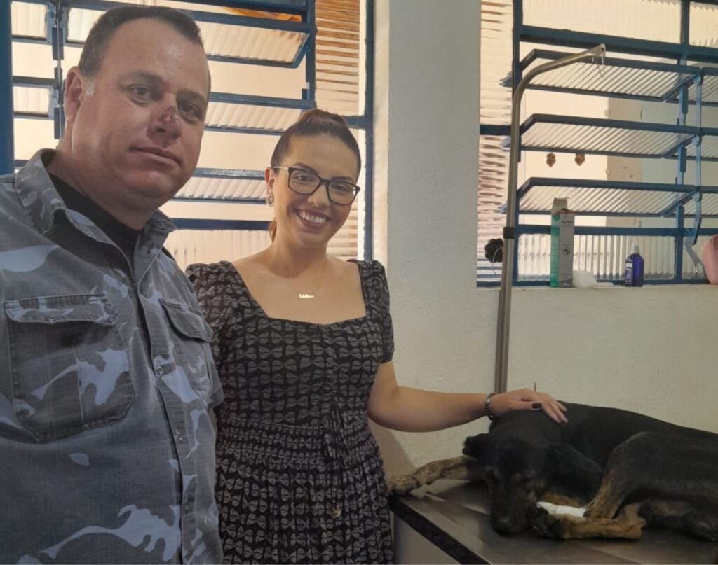 Guarda reencontra cão resgatado em tanque de tratamento de esgoto em Sumaré