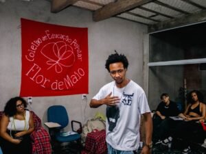 Oficina de slam poetry em Hortolândia ensina a galera sobre a arte da poesia falada