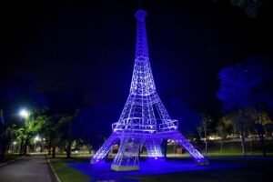 Monumentos do Lago Azul em Rio Claro são iluminados em referência à conscientização sobre autismo