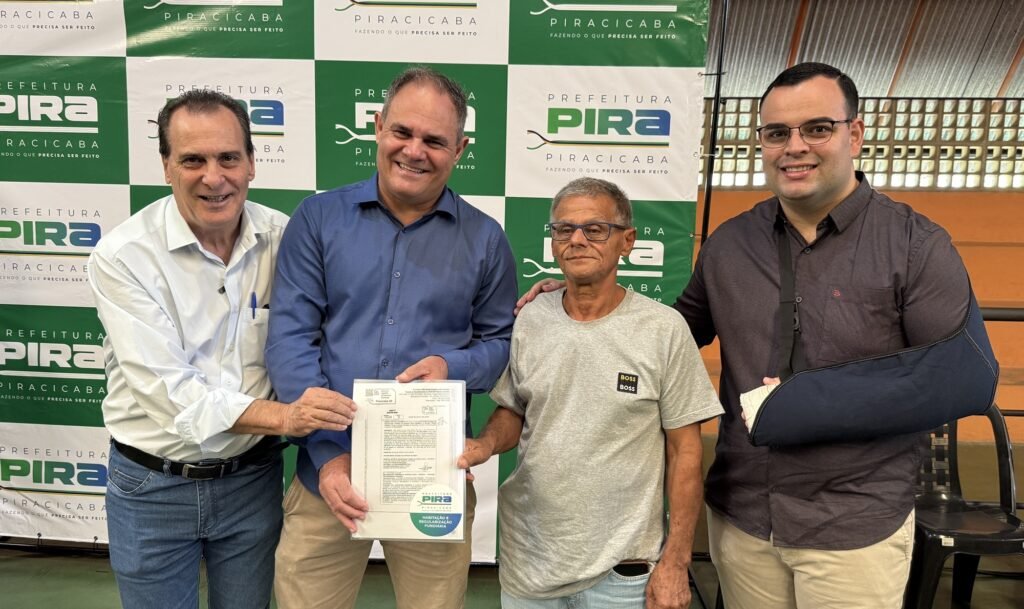 Prefeitura de Piracicaba entrega matrículas de terrenos para mais de 200 famílias
