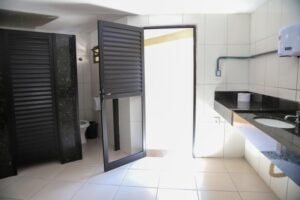 Atos de vandalismo comprometem estrutura dos banheiros públicos de Vinhedo