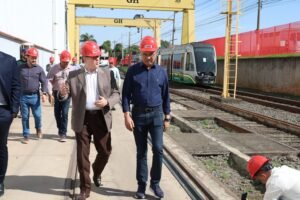 Prefeito Zezé visita sede da CAF em Hortolândia e comemora retomada das operações da fabricante de trens