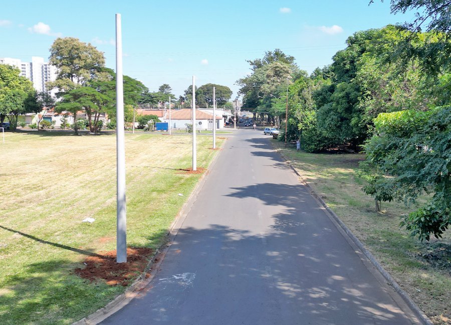 Mogi Guaçu instala 26 novos postes de iluminação em LED no Jardim Esplanada