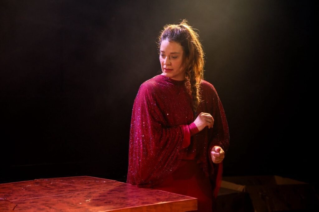 Monólogo “Não Conta Pra Ninguém" debate abuso contra mulheres em Hortolândia