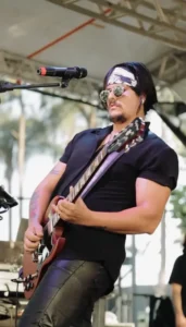 Felipe Carvalho leva ritmos variados ao Point do Food Truck de Valinhos nesta quinta