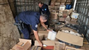 GCM flagra caminhão com cerca quatro toneladas de produtos alimentícios sem refrigeração em Limeira