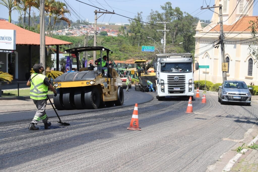 Prefeitura de Louveira segue com recapeamento das principais ruas da cidade
