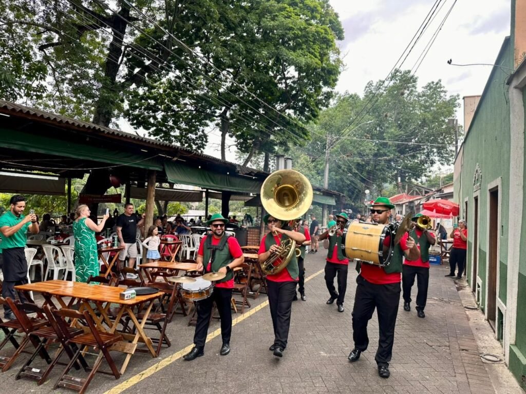 Natal na Rua do Porto Piracicaba leva bandas itinerantes ao ponto turístico