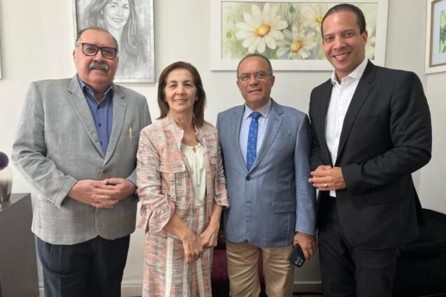 Durante reunião com o prefeito, deputada anuncia destinação de R$ 500 mil para Limeira