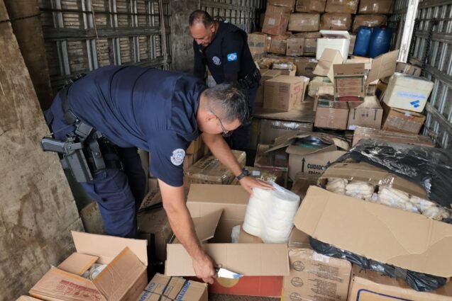GCM flagra caminhão com cerca quatro toneladas de produtos alimentícios sem refrigeração em Limeira