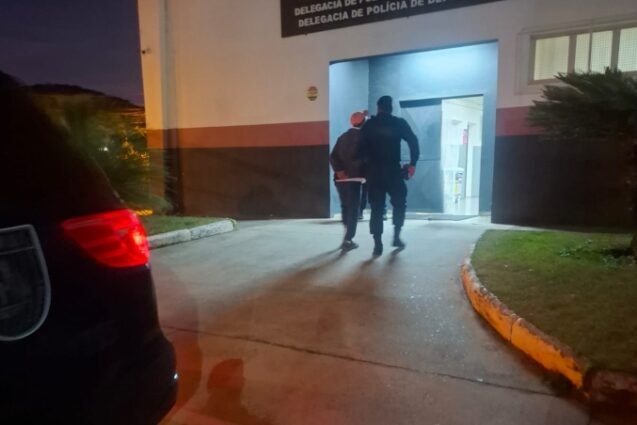 Homem é detido após roubo e agressão em supermercado de Vinhedo
