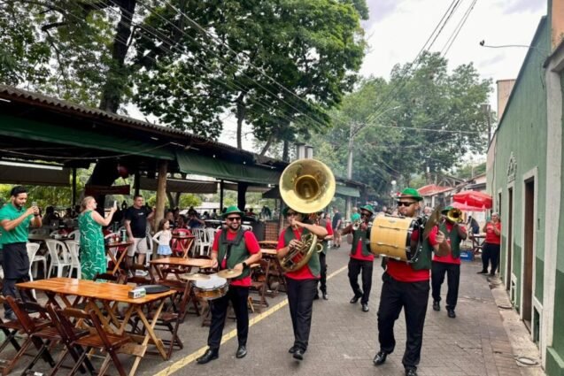 Natal na Rua do Porto Piracicaba leva bandas itinerantes ao ponto turístico