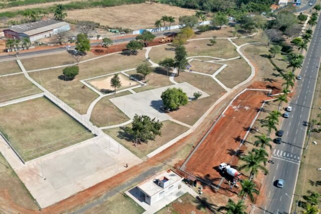 Praça Francisco Marchese em Mogi Guaçu passa por serviço de renovação